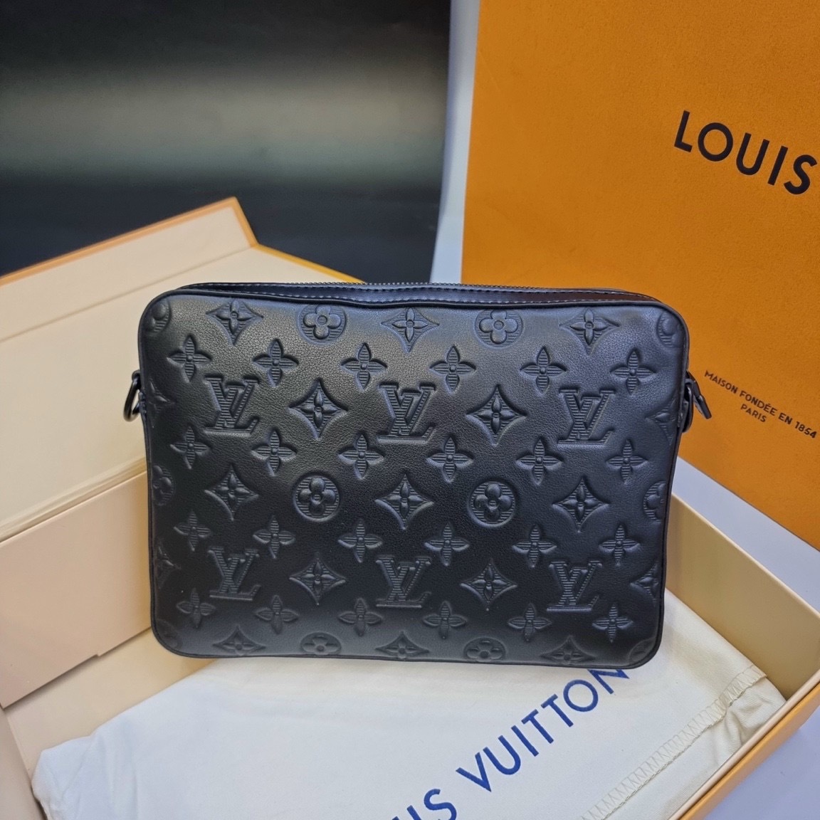 Cheap Louis Vuitton AAA Mens Bags OnSale Discount Louis Vuitton AAA Mens  Bags Free Shipping