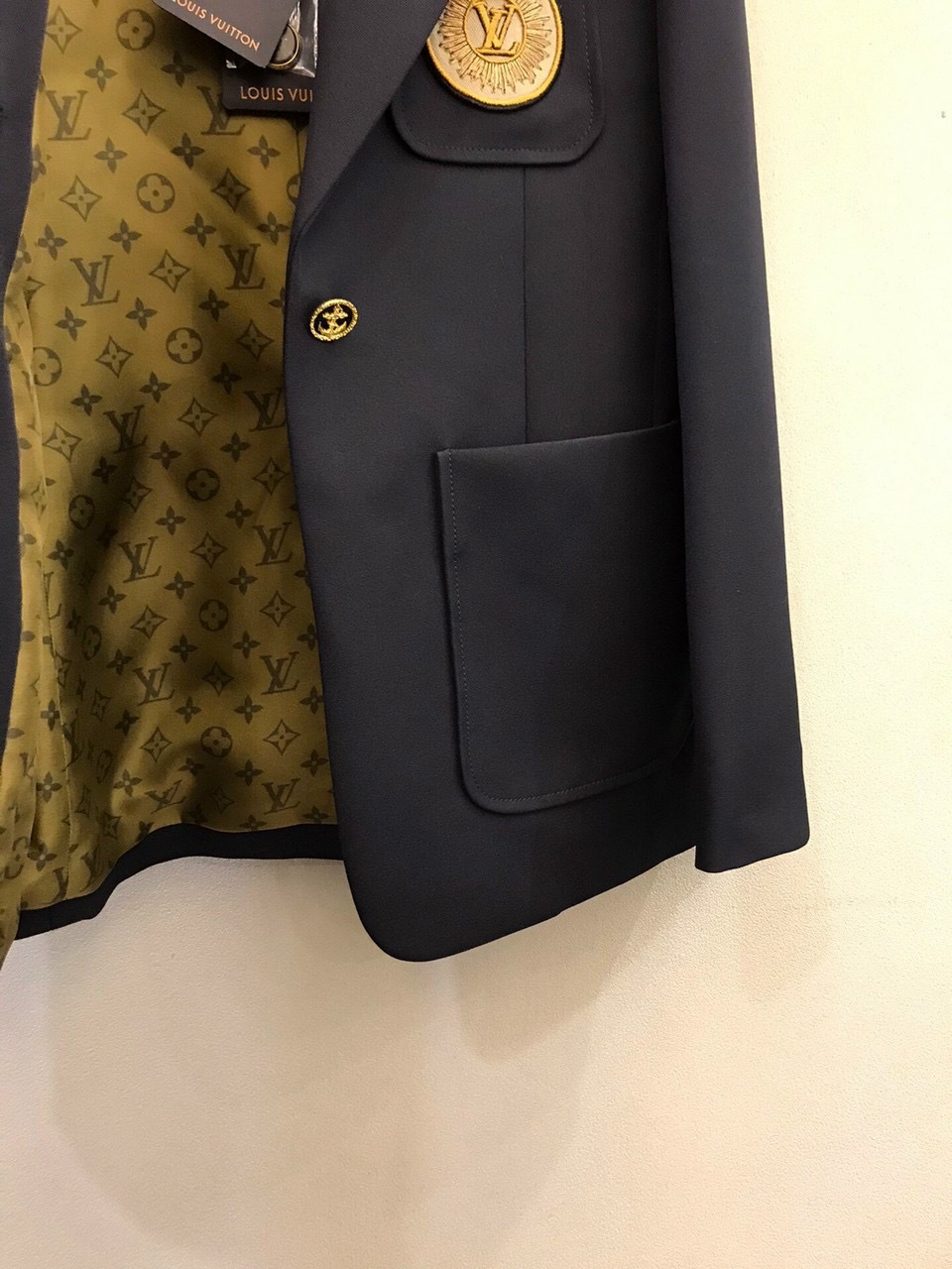 ORDER Áo Vest Louis Vuitton cộc tay kèm belt